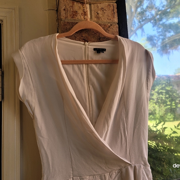 Theory silk jumpsuit size 10 fits like 8 - Picture 4 of 13